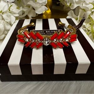 Henri Bendel Waldorf Gorgeous Coral 🪸 Skinny Cuff
Bracelet With Gift Box NWT🪸